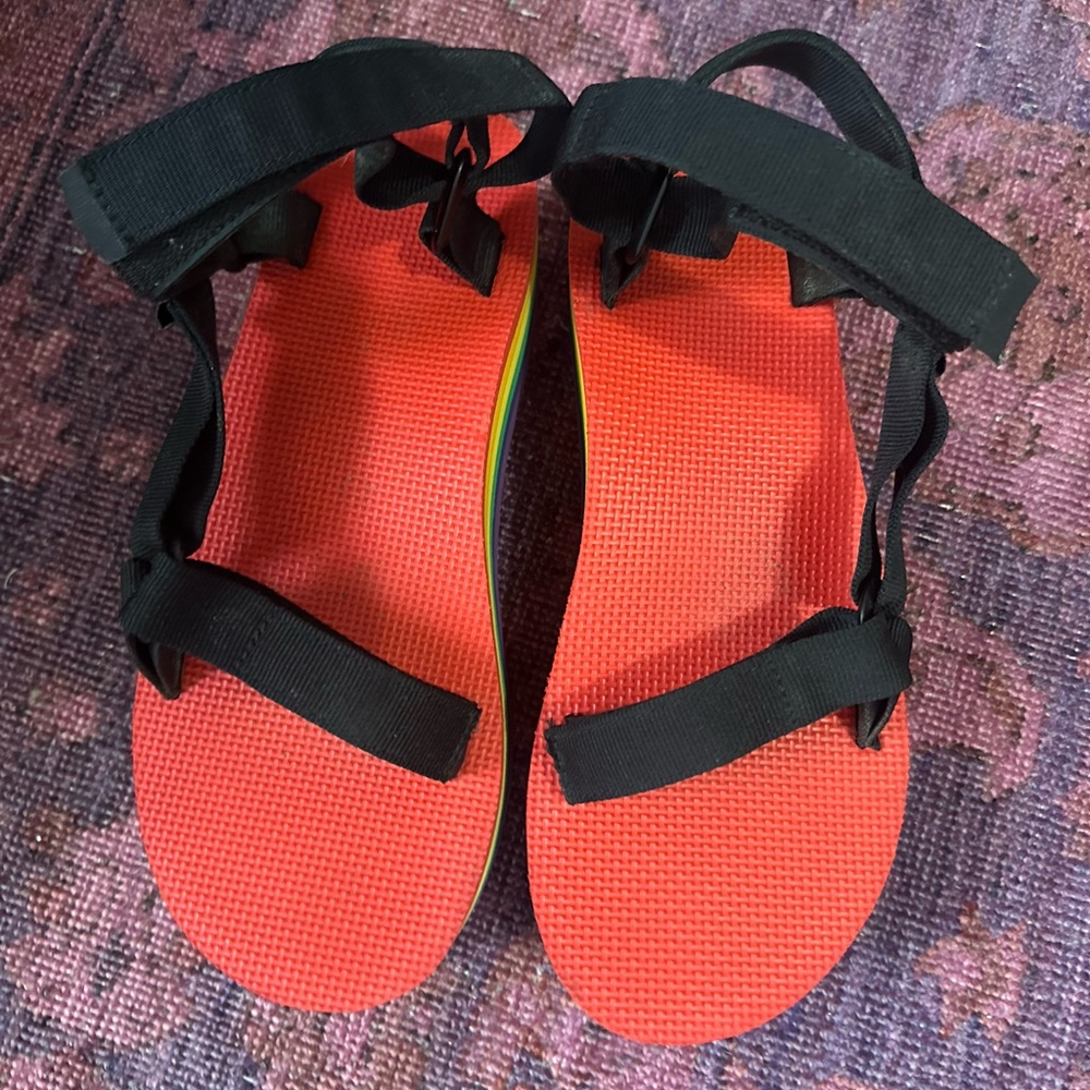 TEVA Universal Flatform in Rainbow Pride - Picture 3 of 4